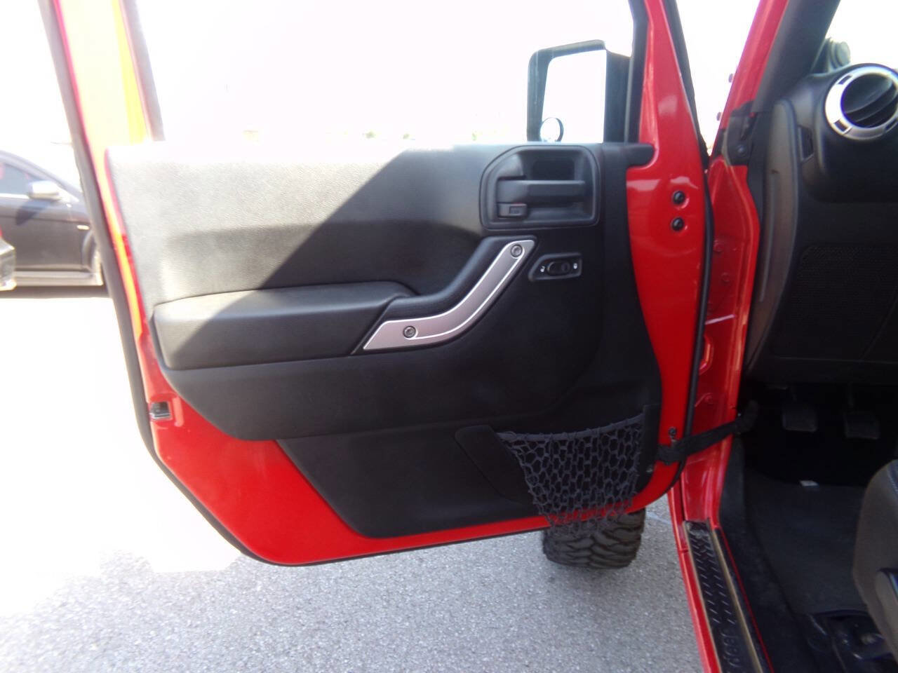 Used 2014 Jeep Wrangler Unlimited Sahara w/ Connectivity Group image 11