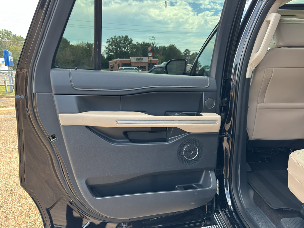 Used 2023 Ford Expedition Max Limited image 17