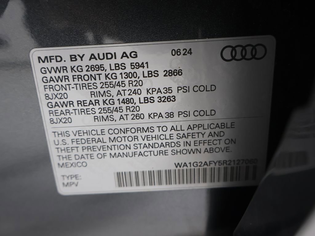 Used 2024 Audi Q5 e Premium w/ Convenience Package image 3