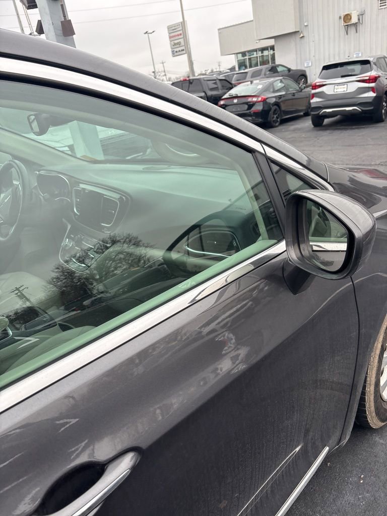 Certified 2018 Chrysler Pacifica Touring-L Plus image 10