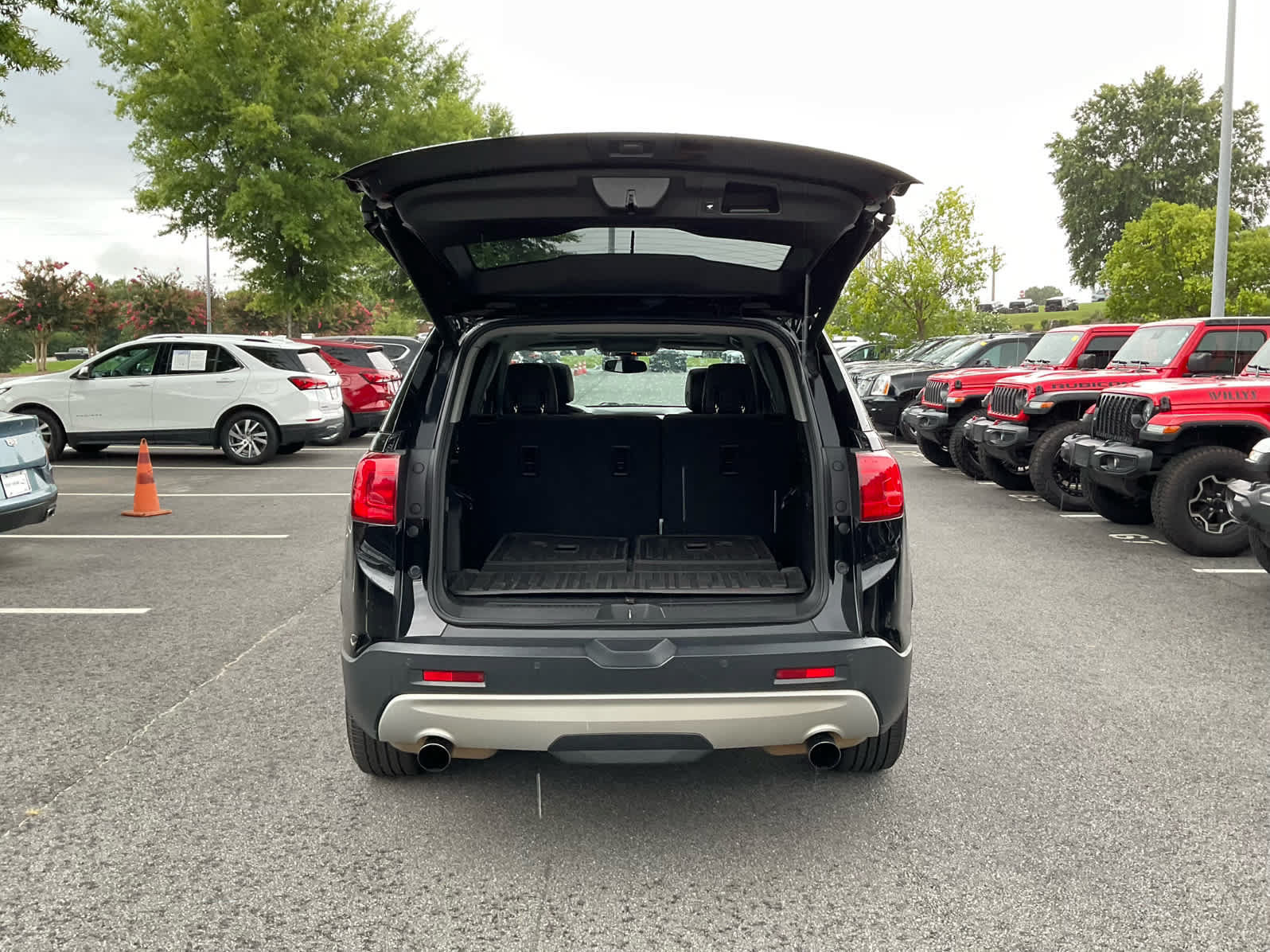 Used 2018 GMC Acadia SLT FWD image 29