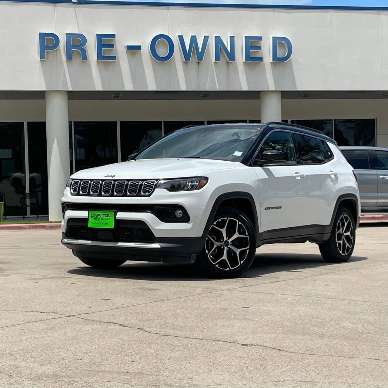Used 2025 Jeep Compass Limited AWD/4WD image 2