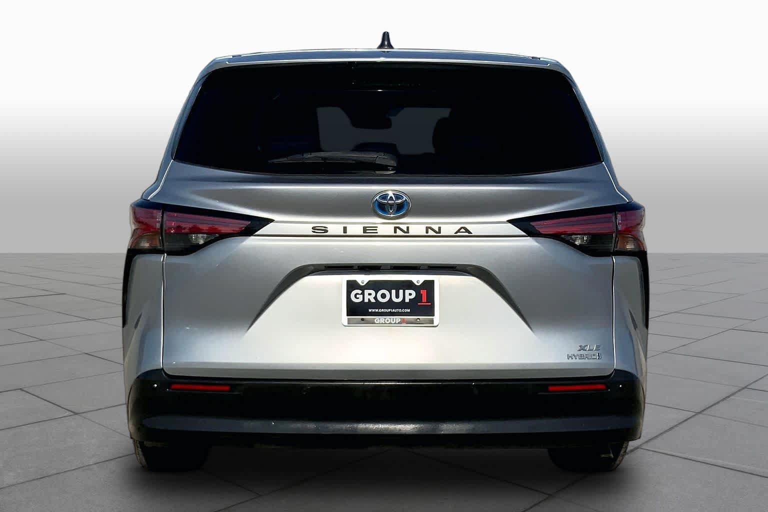 Used 2022 Toyota Sienna XLE FWD image 5
