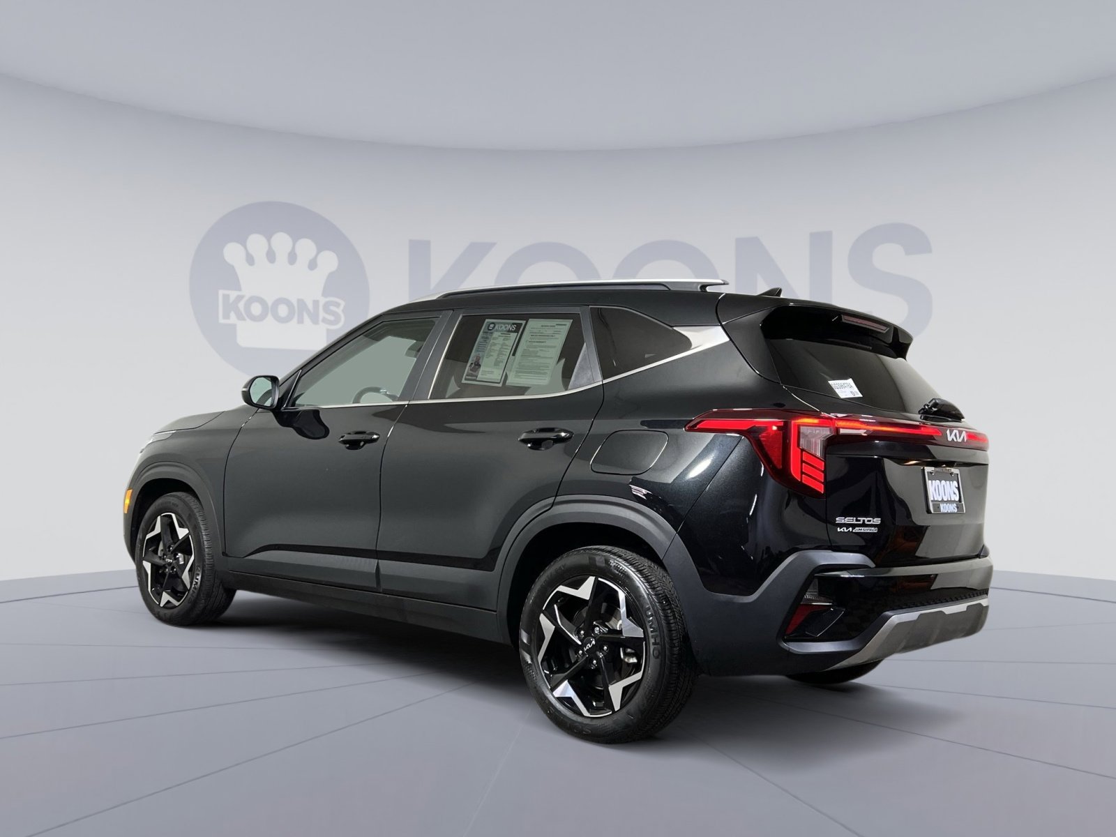 Used 2024 Kia Seltos EX image 4