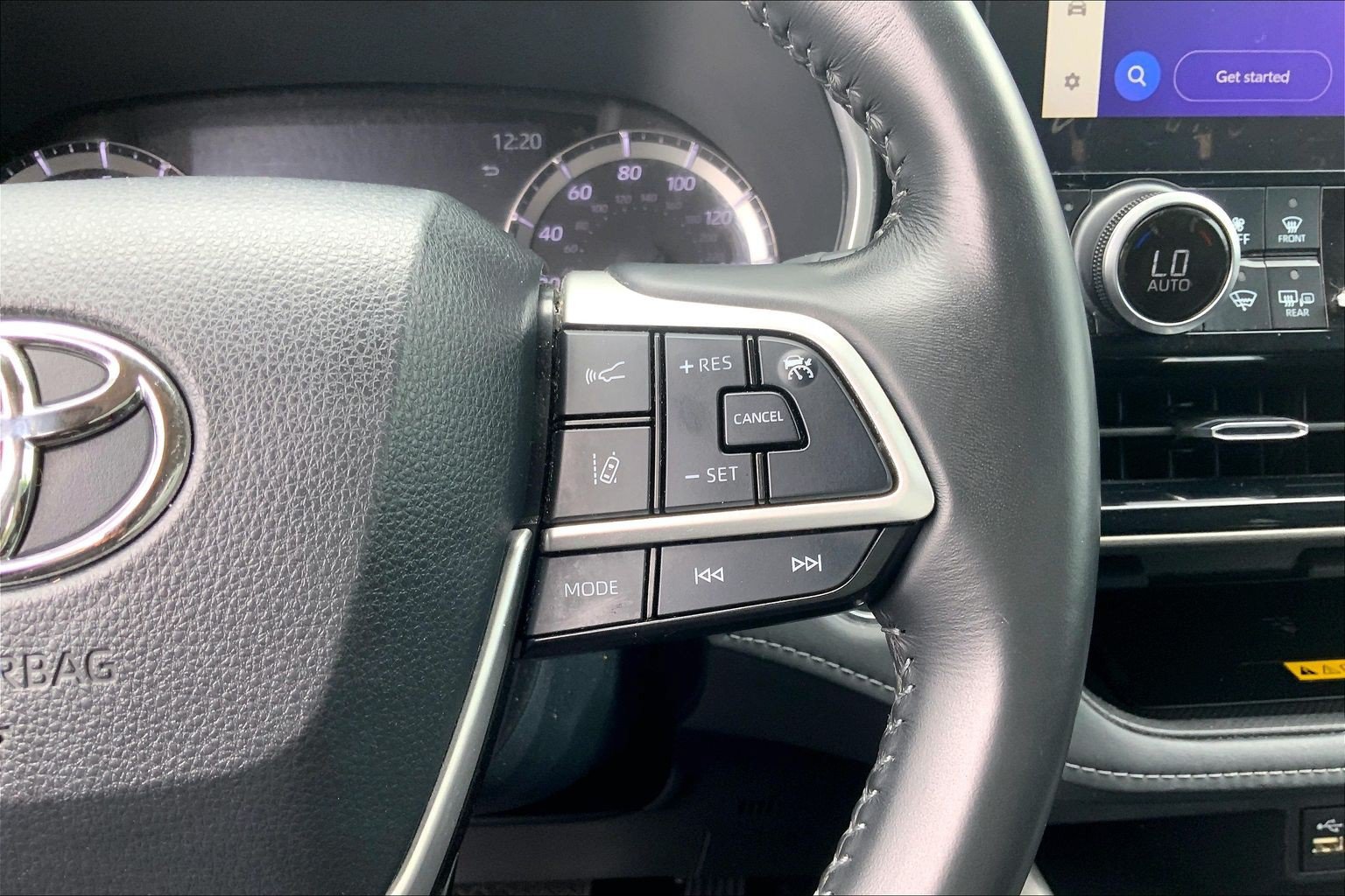 Used 2023 Toyota Highlander XLE AWD/4WD image 24