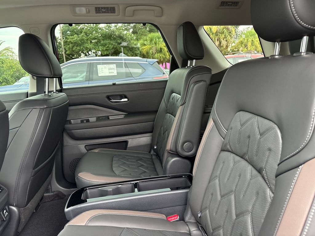 New 2026 Nissan Pathfinder Platinum FWD image 21