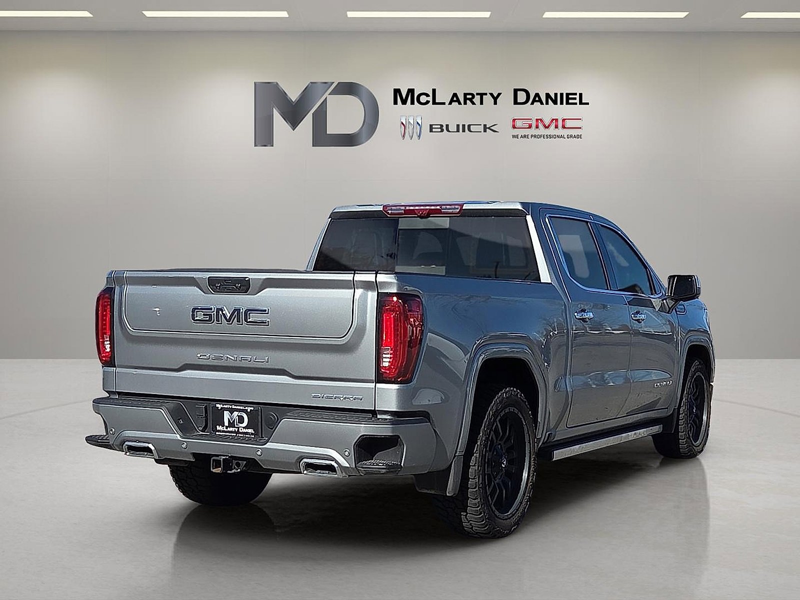 Used 2025 GMC Sierra 1500 Denali Ultimate image 5