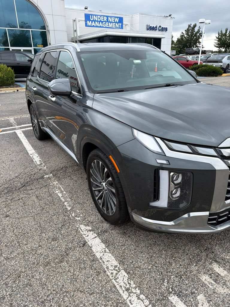 Used 2023 Hyundai Palisade Calligraphy FWD image 1