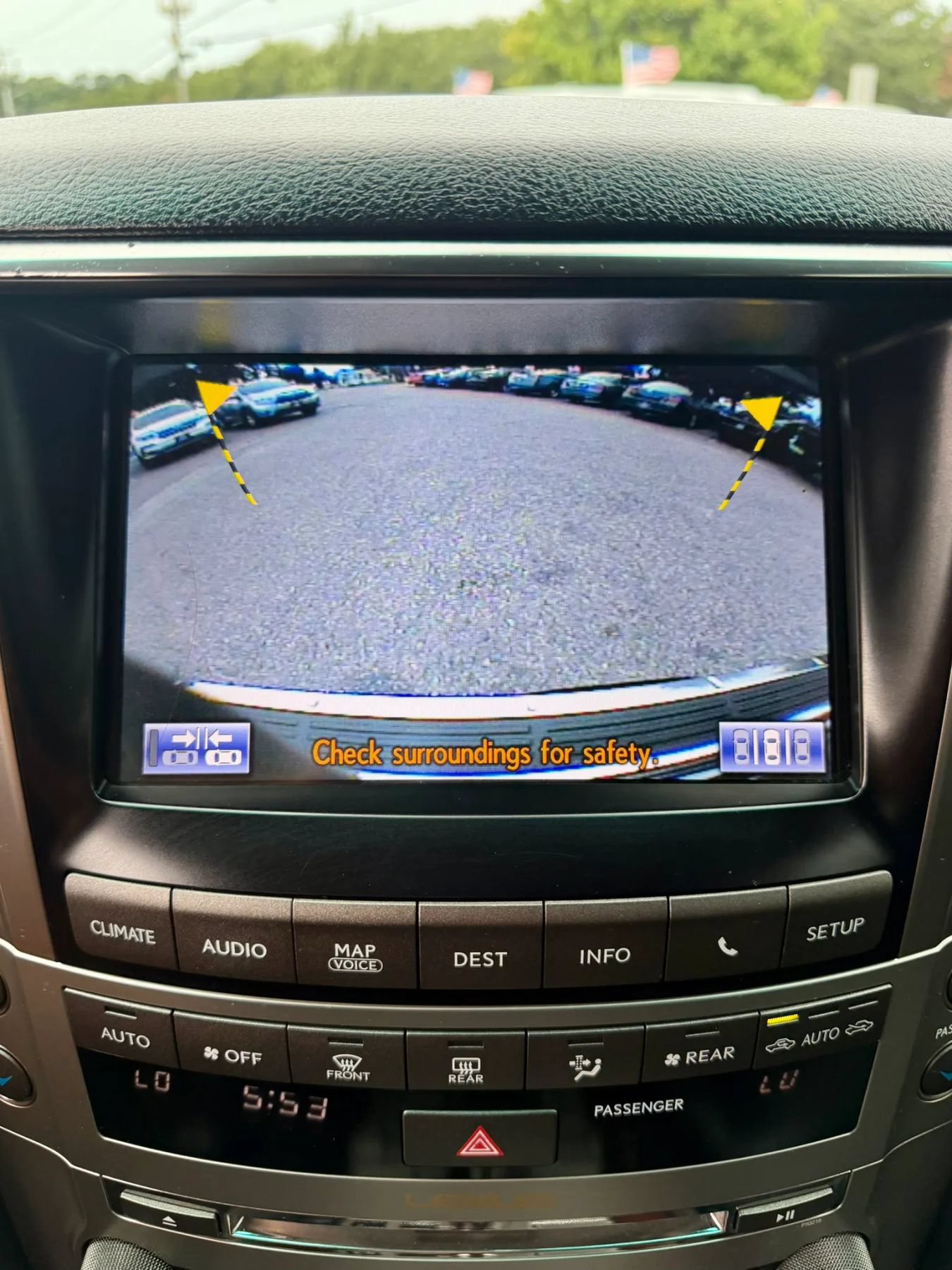 Used 2013 Lexus LX 570 4WD w/ Luxury Pkg image 16