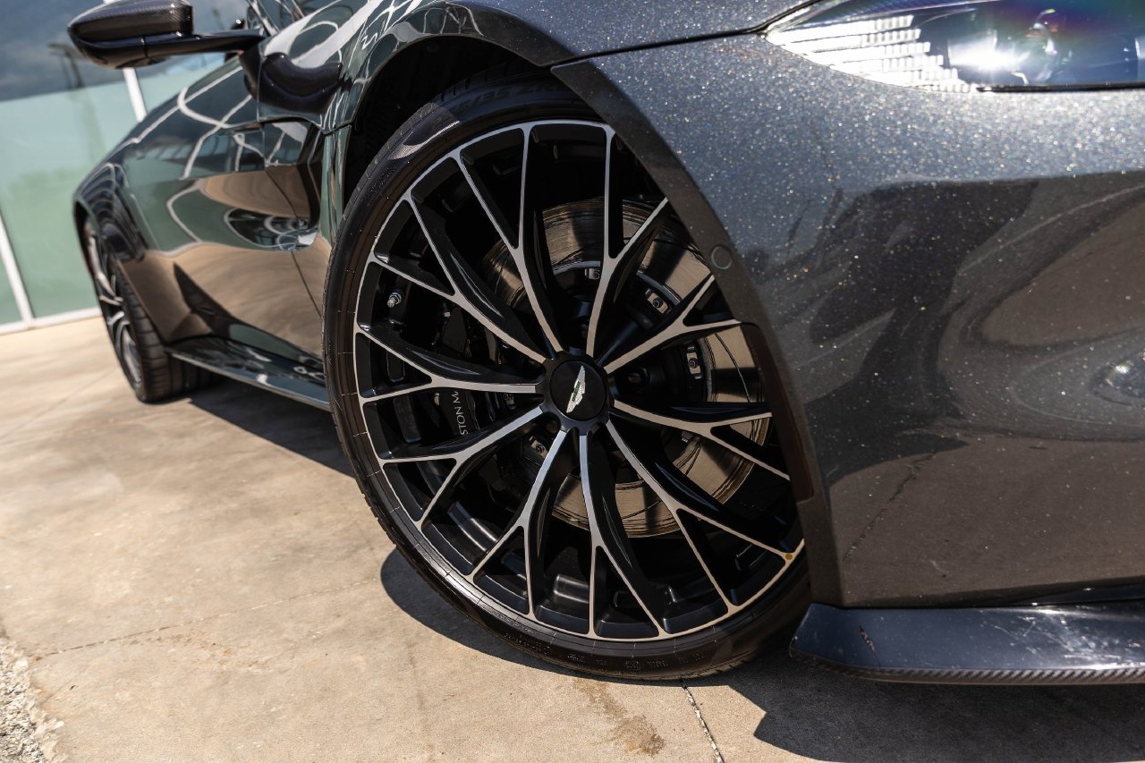 Used 2023 Aston Martin V8 Vantage Roadster RWD image 5