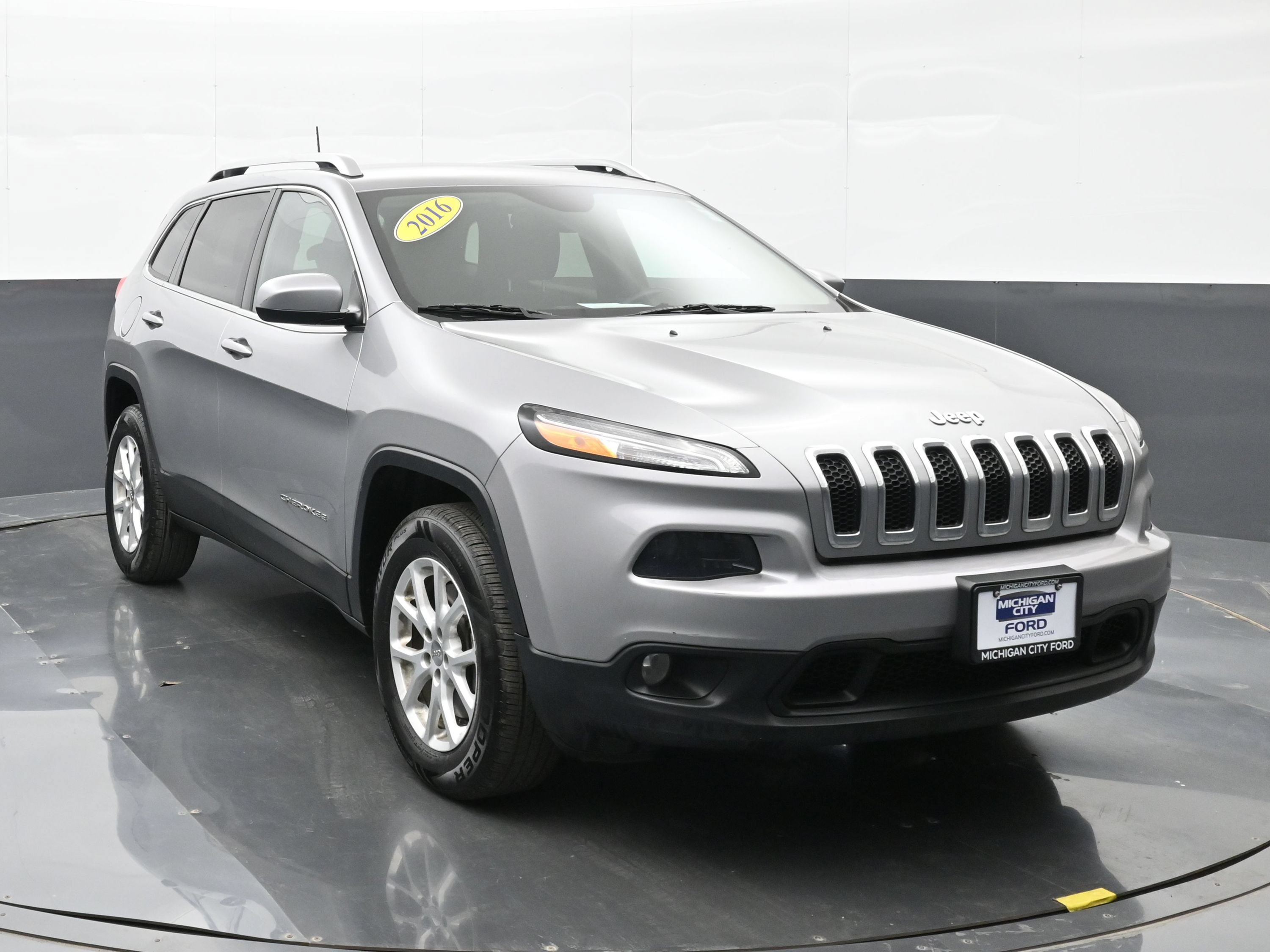 Used 2016 Jeep Cherokee Latitude AWD/4WD image 6