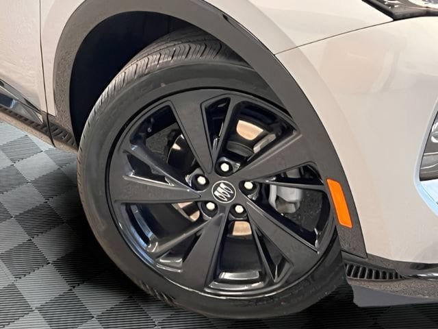 Certified 2025 Buick Envision Sport Touring AWD/4WD image 28