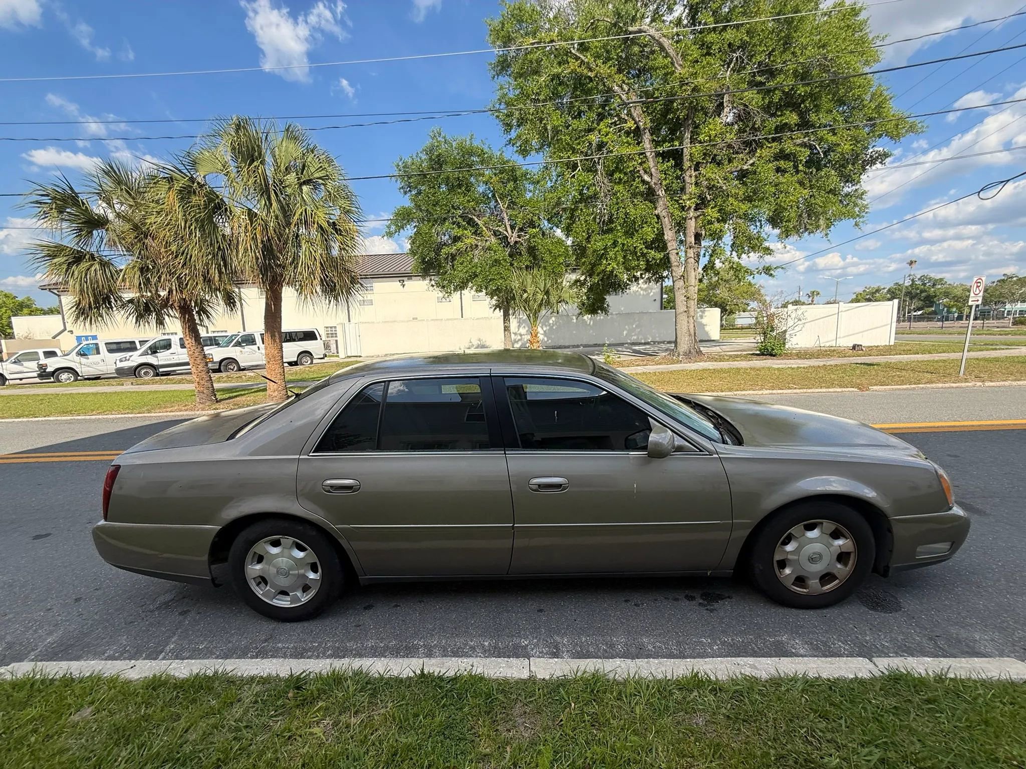 Used 2002 Cadillac De Ville Sedan w/ Comfort/Convenience Pkg image 4