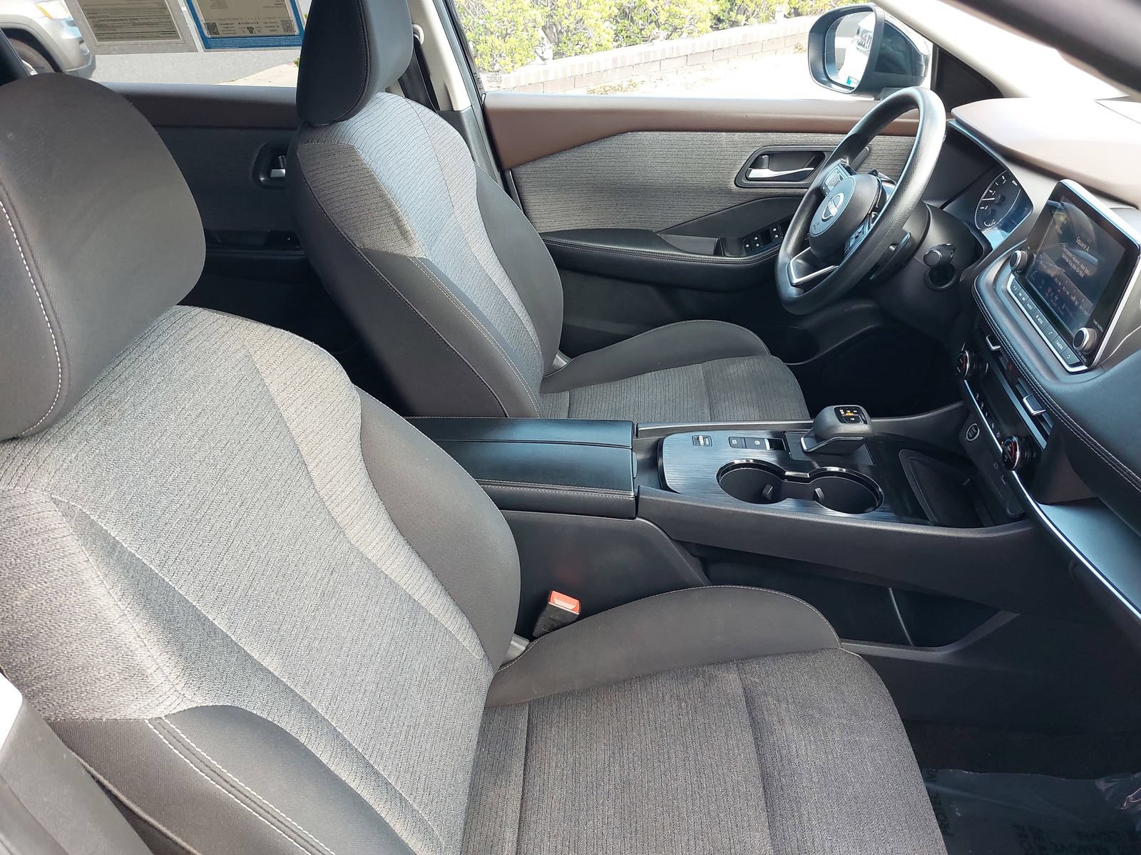 Used 2023 Nissan Rogue SV FWD image 10