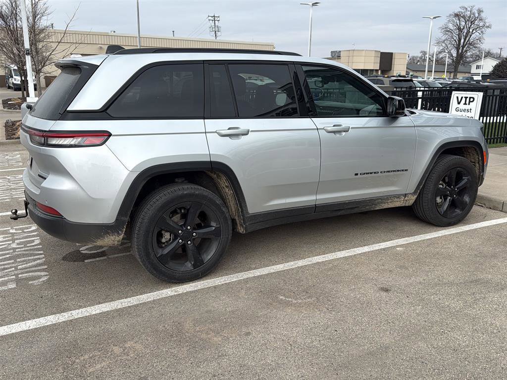 Used 2024 Jeep Grand Cherokee Limited w/ Black Appearance Package image 19
