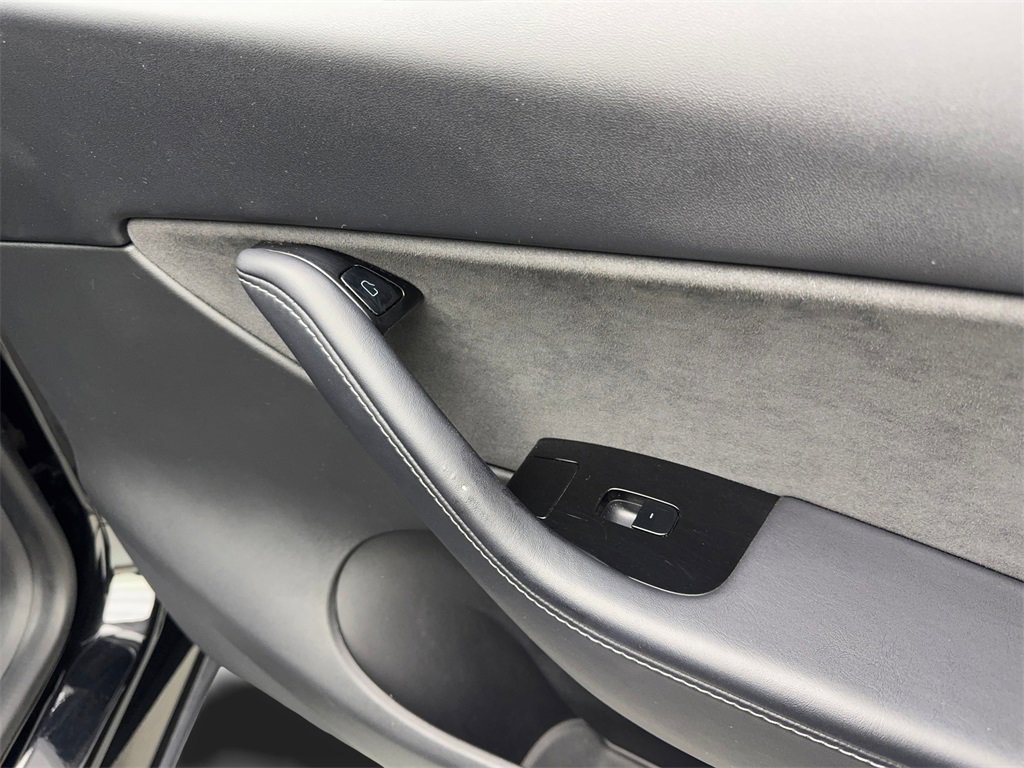 Used 2021 Tesla Model Y Long Range image 49