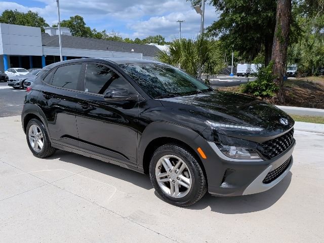Used 2022 Hyundai Kona SE FWD image 2