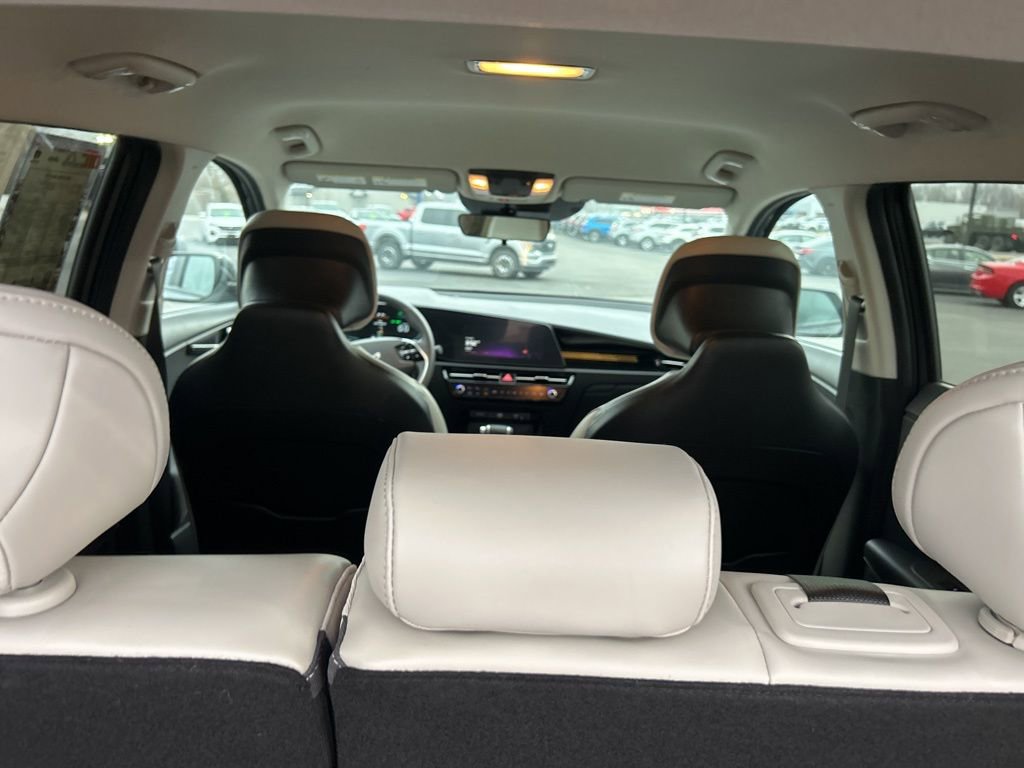 Used 2023 Kia Niro EX image 30