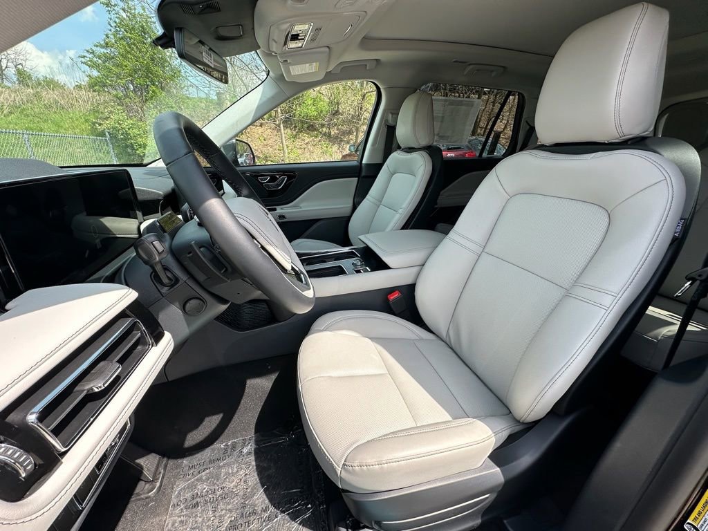 New 2026 Lincoln Aviator AWD image 18