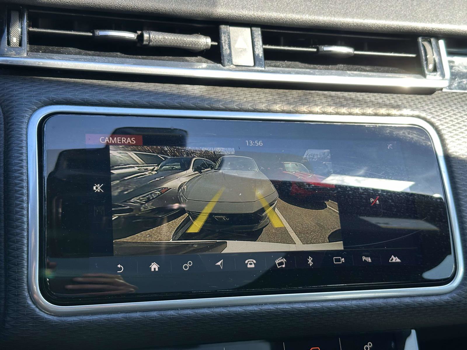 Used 2020 Land Rover Range Rover Velar R-Dynamic S AWD/4WD image 33