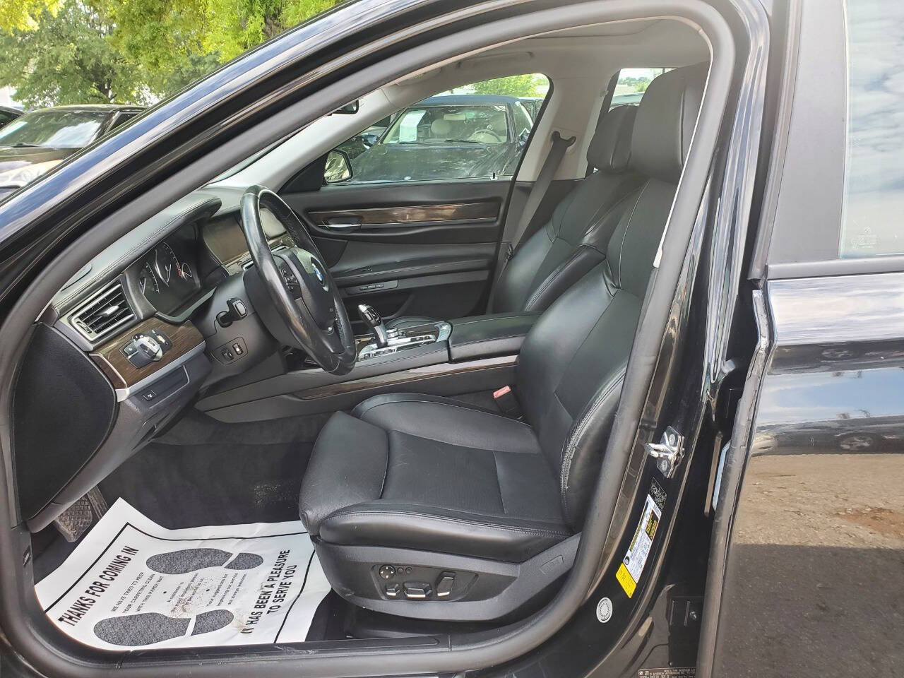 Used 2009 BMW 750i RWD image 10