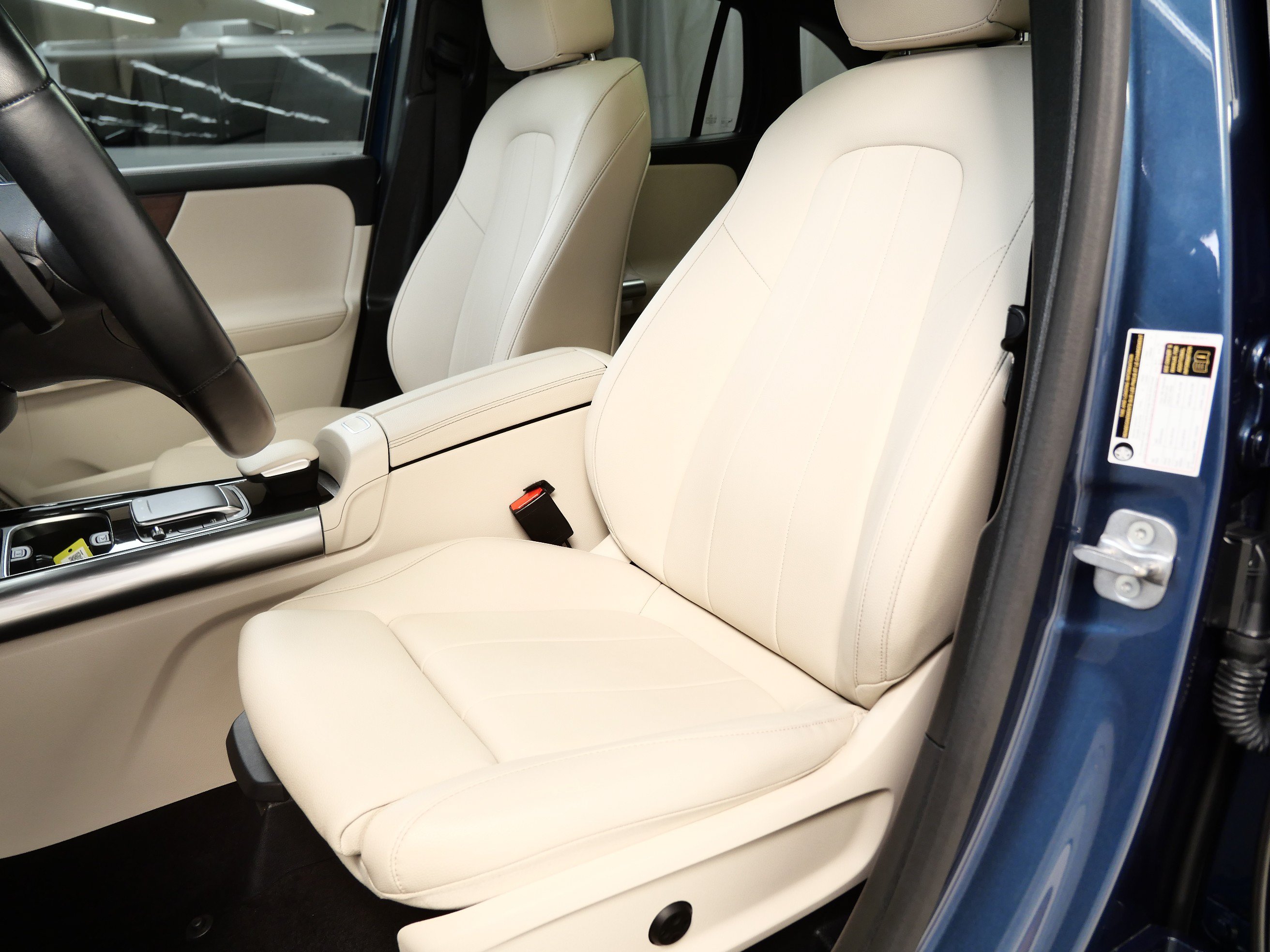 Certified 2023 Mercedes-Benz GLA 250 4MATIC image 3