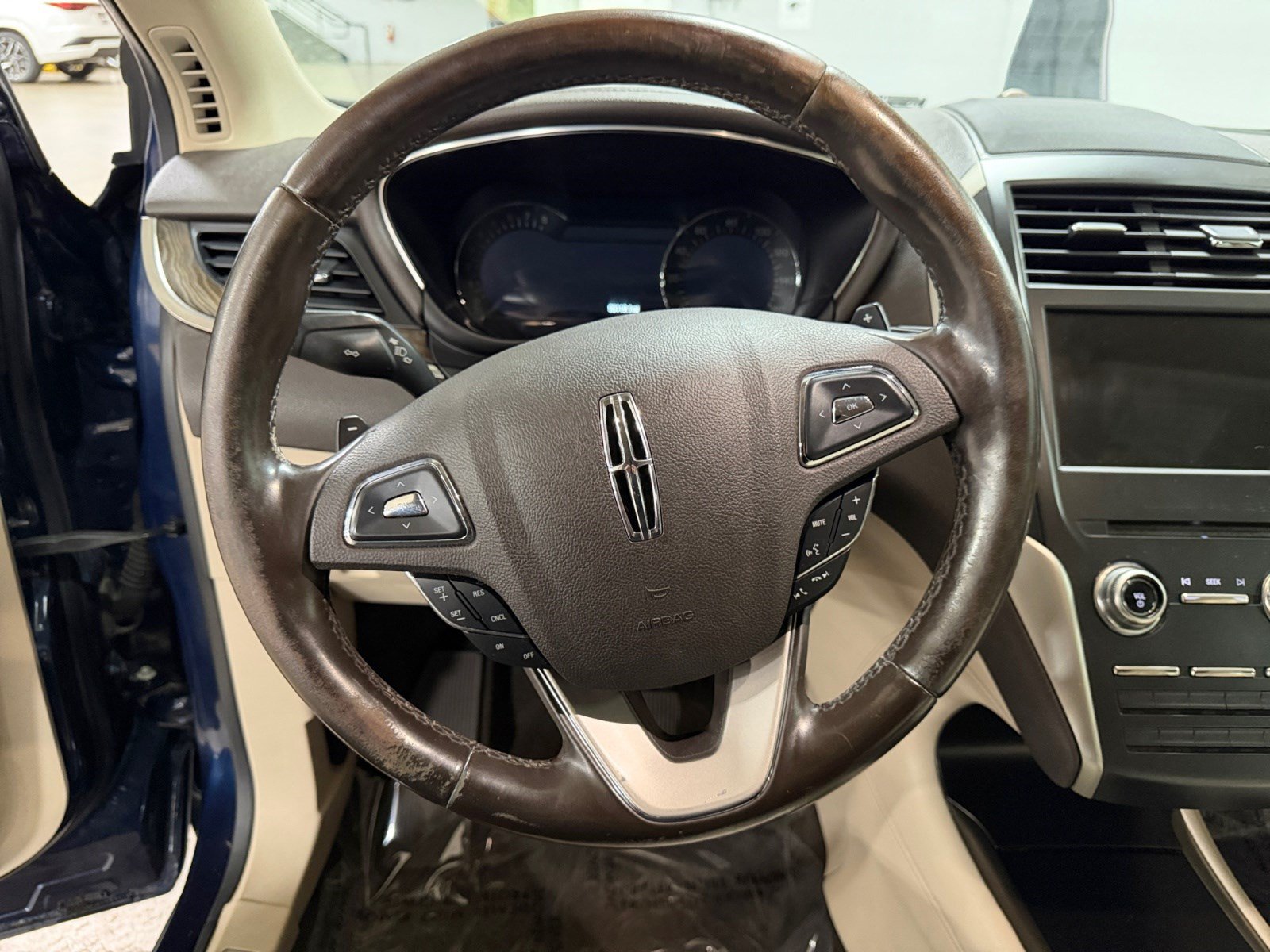 Used 2017 Lincoln MKC Reserve w/ Lincoln MKC Climate Package AWD/4WD image 9