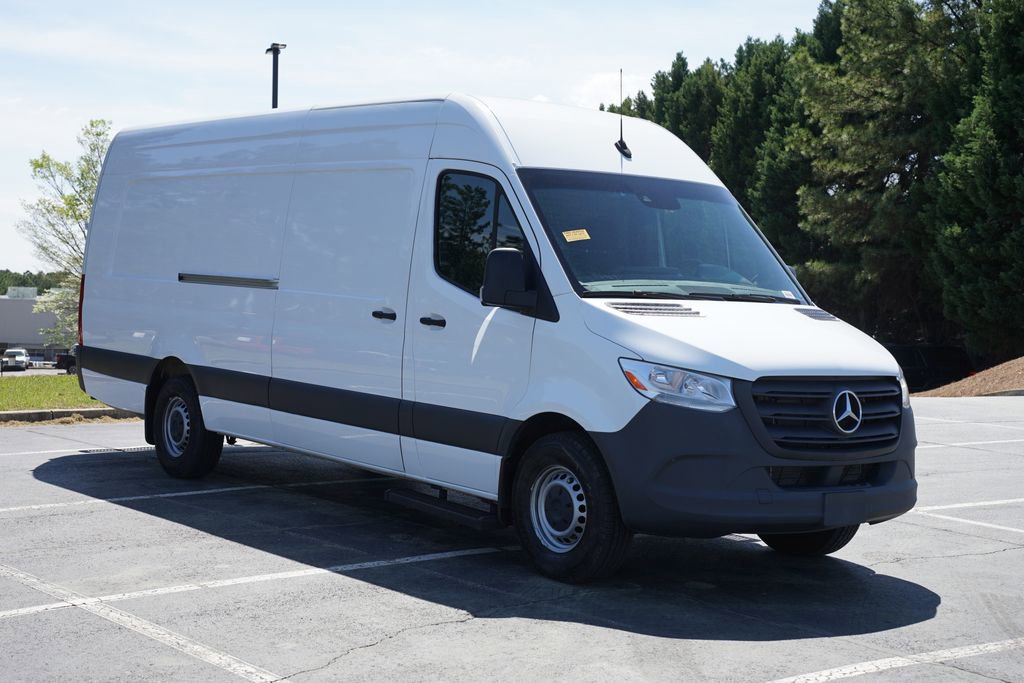 Used 2024 Mercedes-Benz Sprinter 2500 image 3