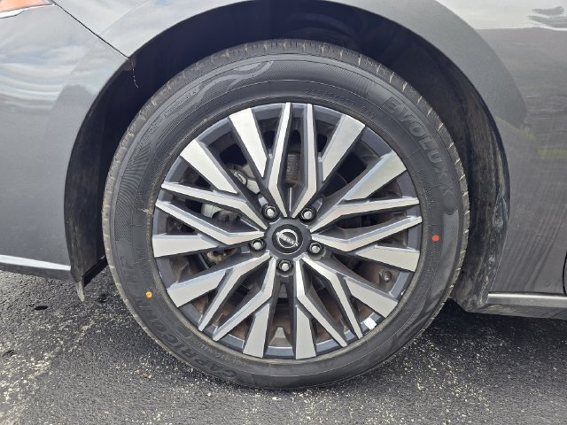 Used 2025 Nissan Altima 2.5 SV FWD image 10