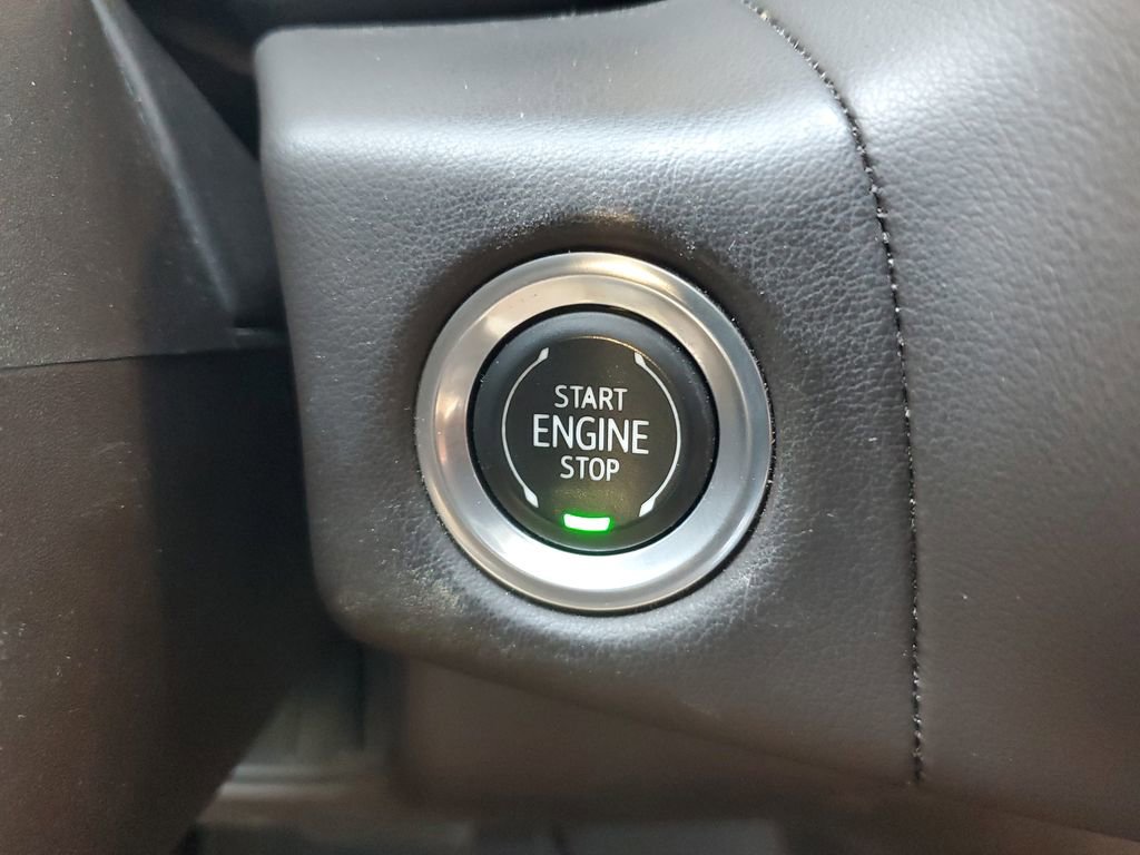 Used 2023 GMC Yukon XL SLT w/ SLT Luxury Package RWD image 27