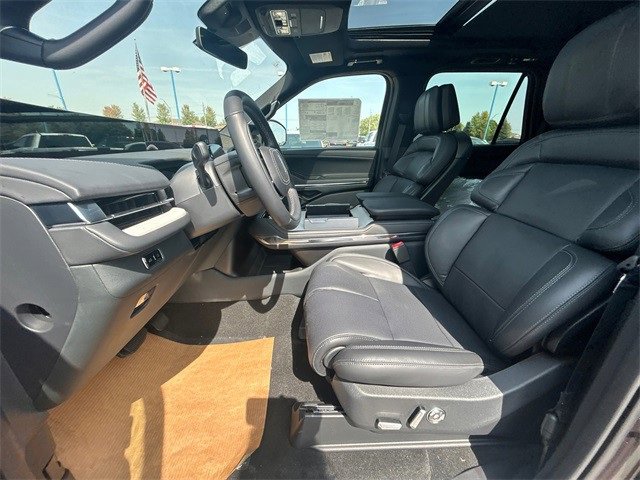 New 2025 Lincoln Navigator Reserve w/ Jet Appearance Package image 17