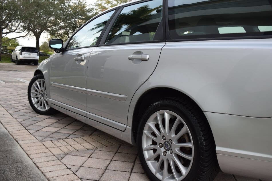 Used 2011 Volvo V50 T5 image 27