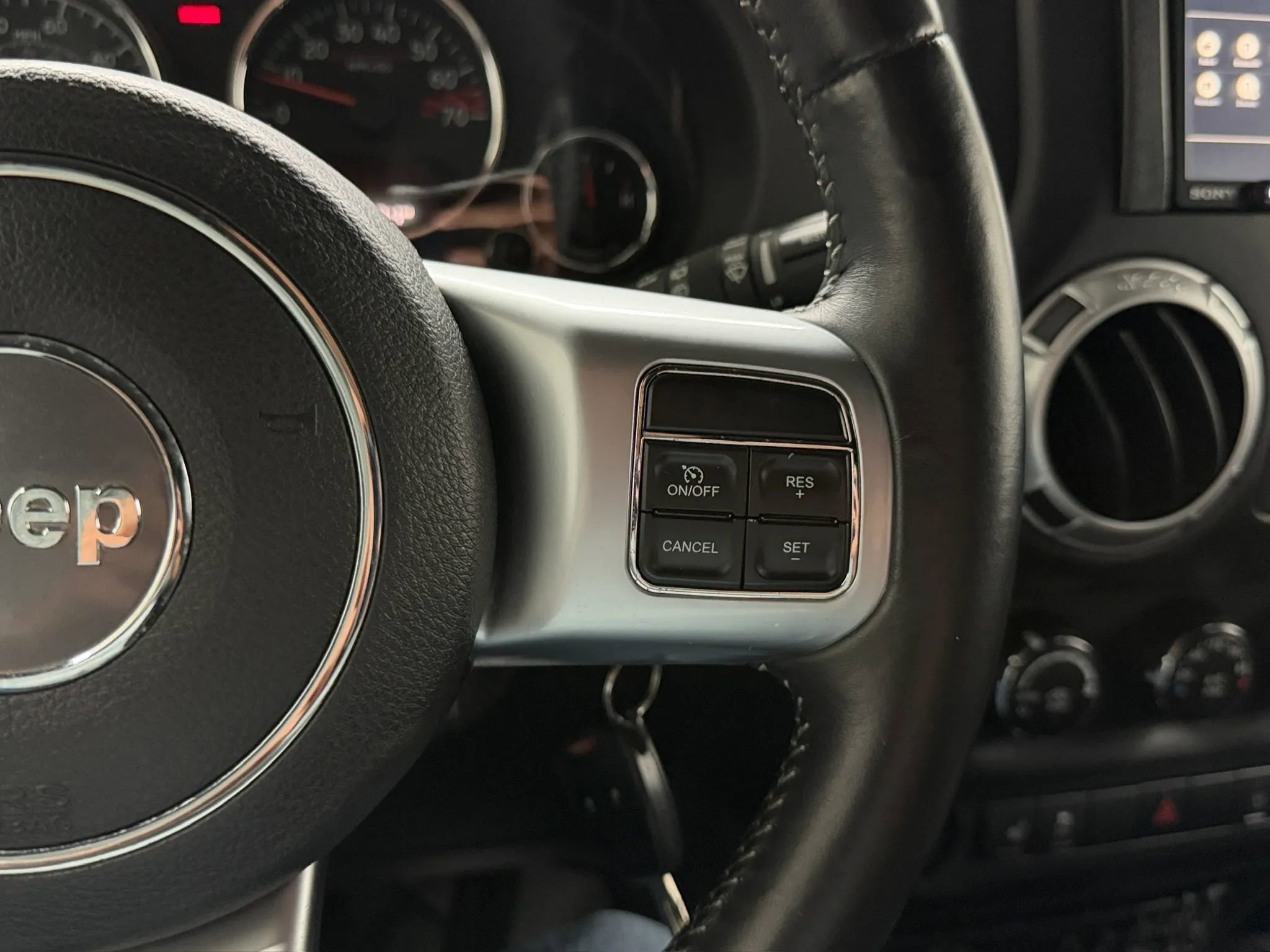Used 2015 Jeep Wrangler Unlimited Rubicon AWD/4WD image 27