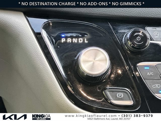 Used 2023 Chrysler Pacifica Touring-L FWD image 7