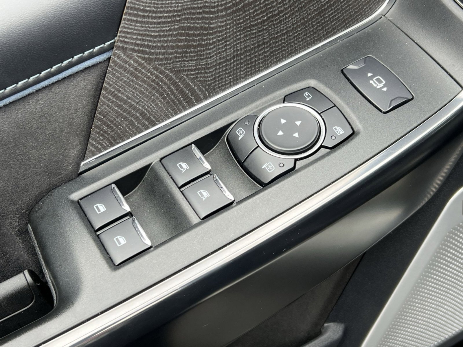 Used 2025 Ford F350 Platinum image 13