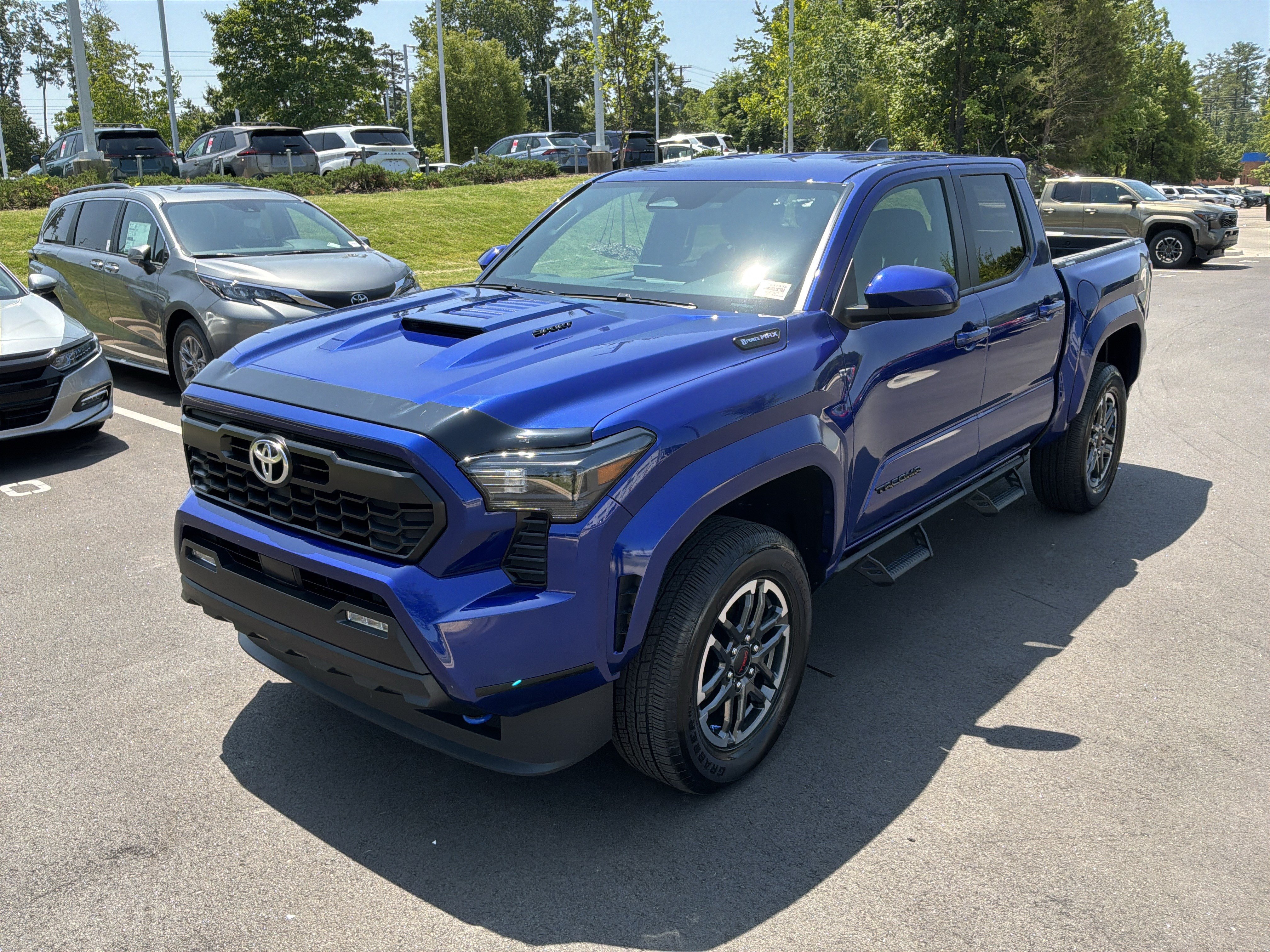 Used 2025 Toyota Tacoma TRD Sport w/ TRD Sport Premium Package AWD/4WD image 5