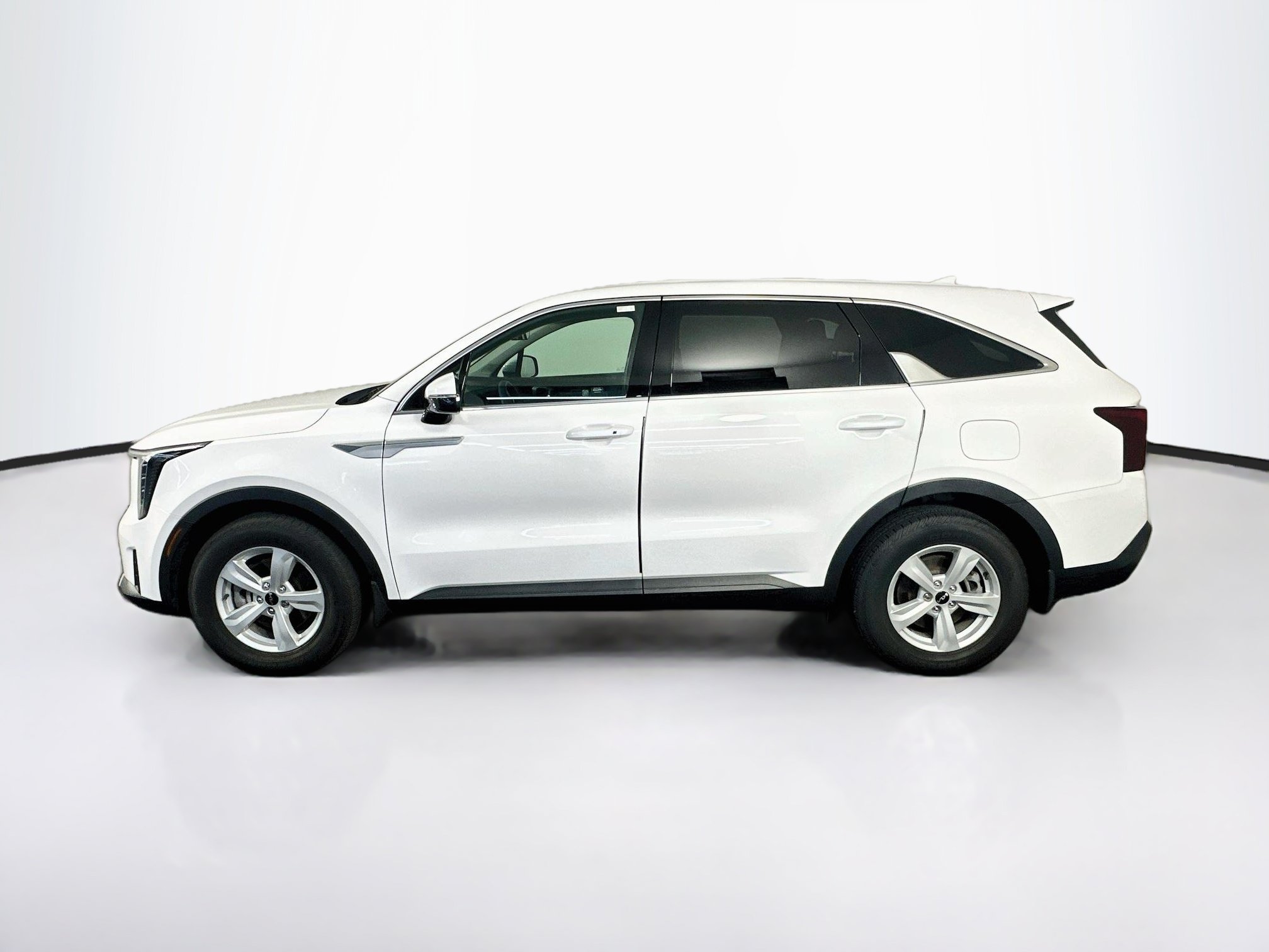 Used 2025 Kia Sorento LX FWD image 4