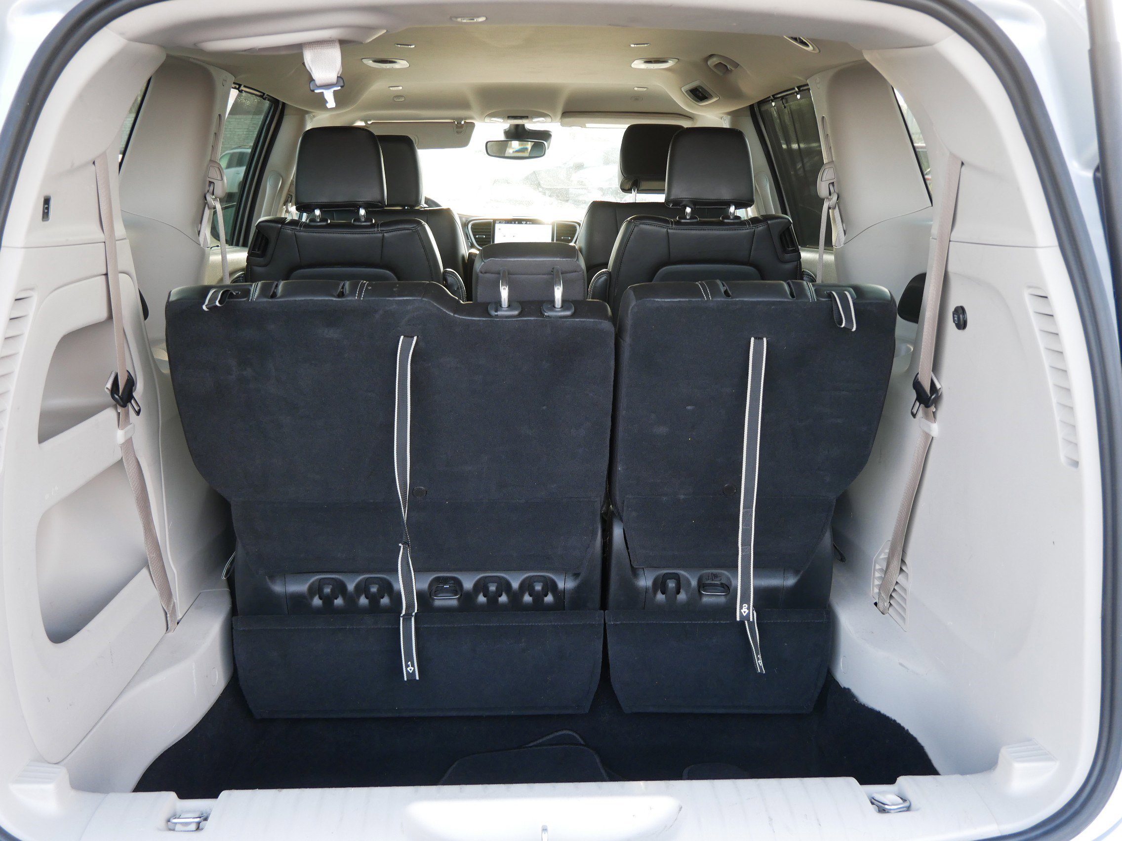 Used 2024 Chrysler Pacifica Touring-L image 18