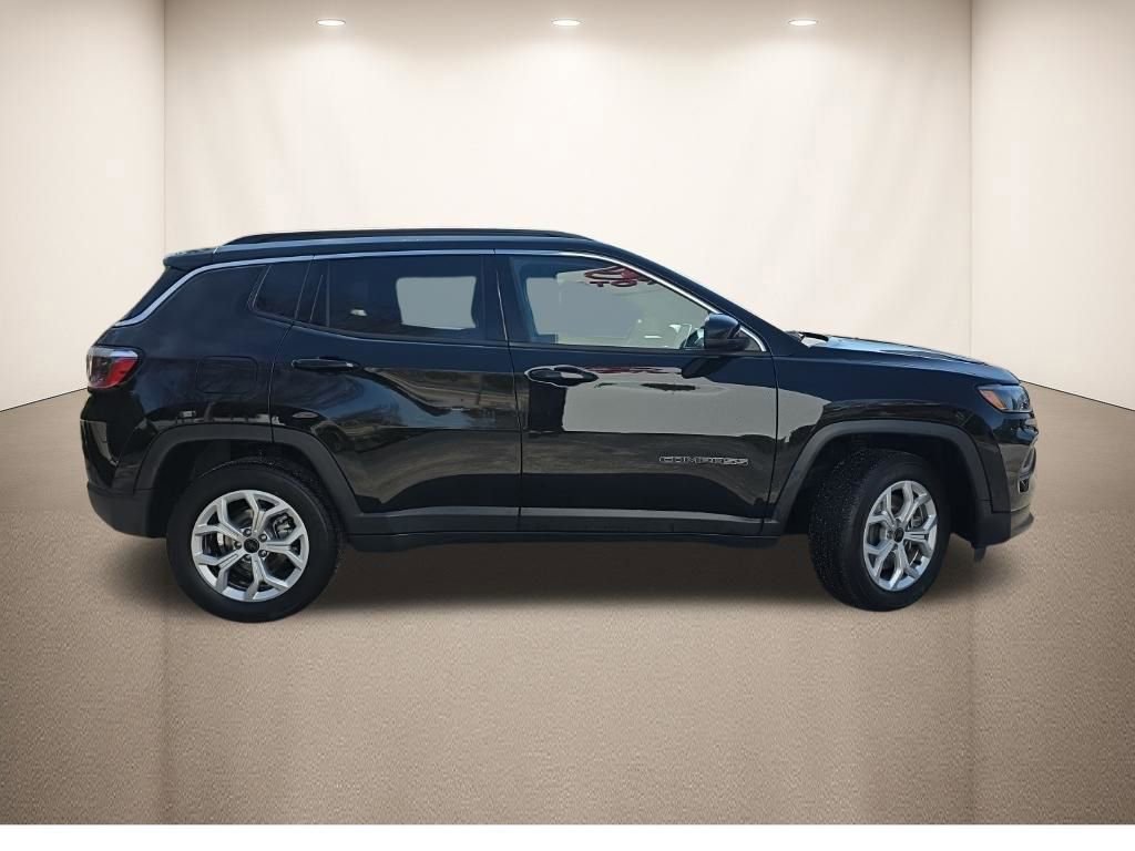 Used 2025 Jeep Compass Latitude video 2