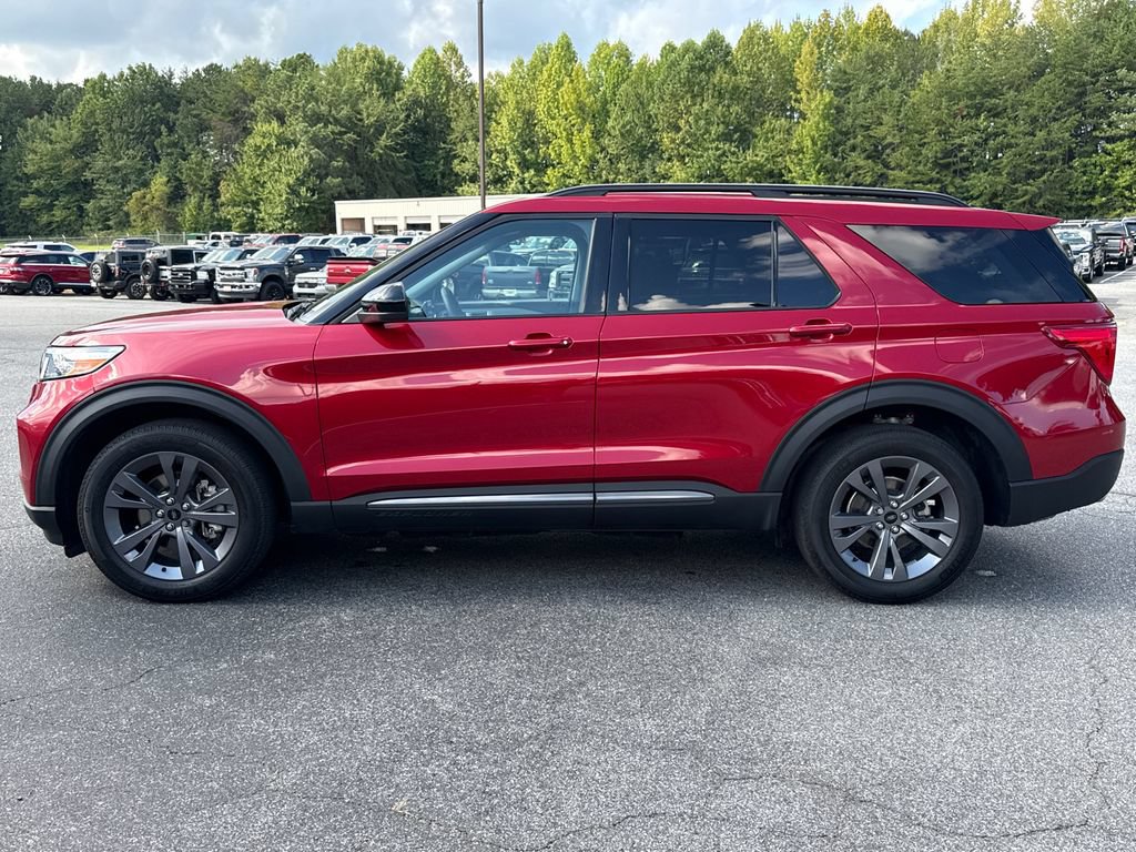 Used 2023 Ford Explorer XLT w/ Equipment Group 202A AWD/4WD image 4