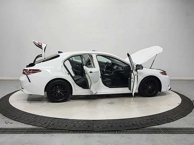 Used 2020 Toyota Camry SE FWD image 16