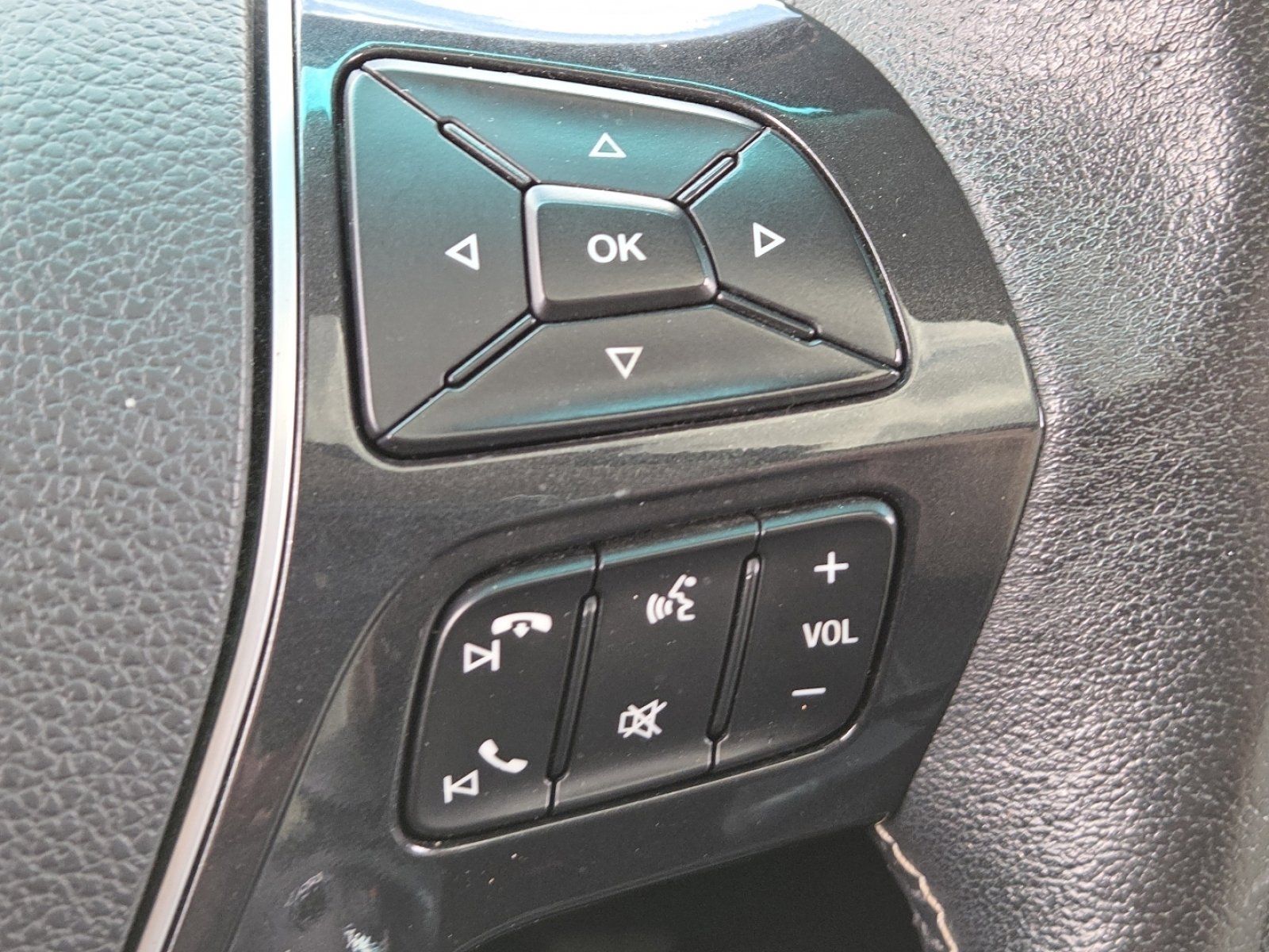 Used 2016 Ford Explorer Platinum AWD/4WD image 30
