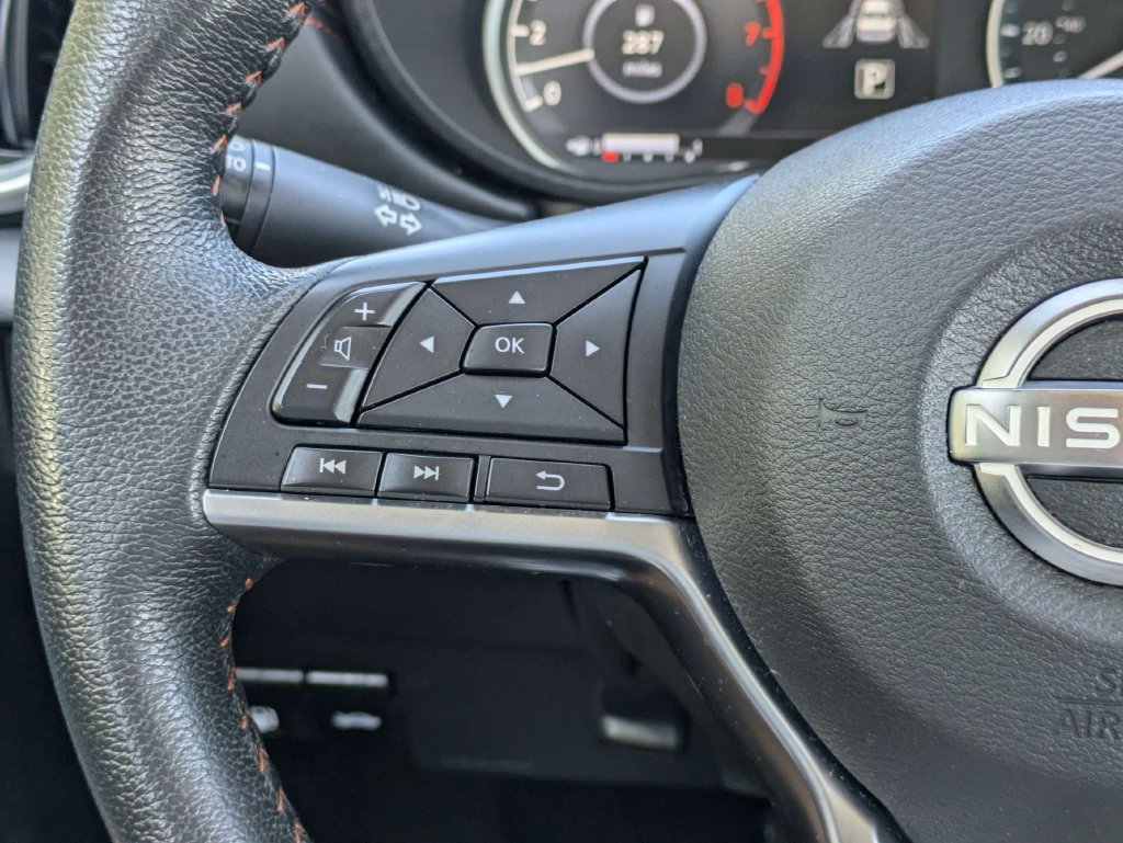 Used 2025 Nissan Versa SR FWD image 23