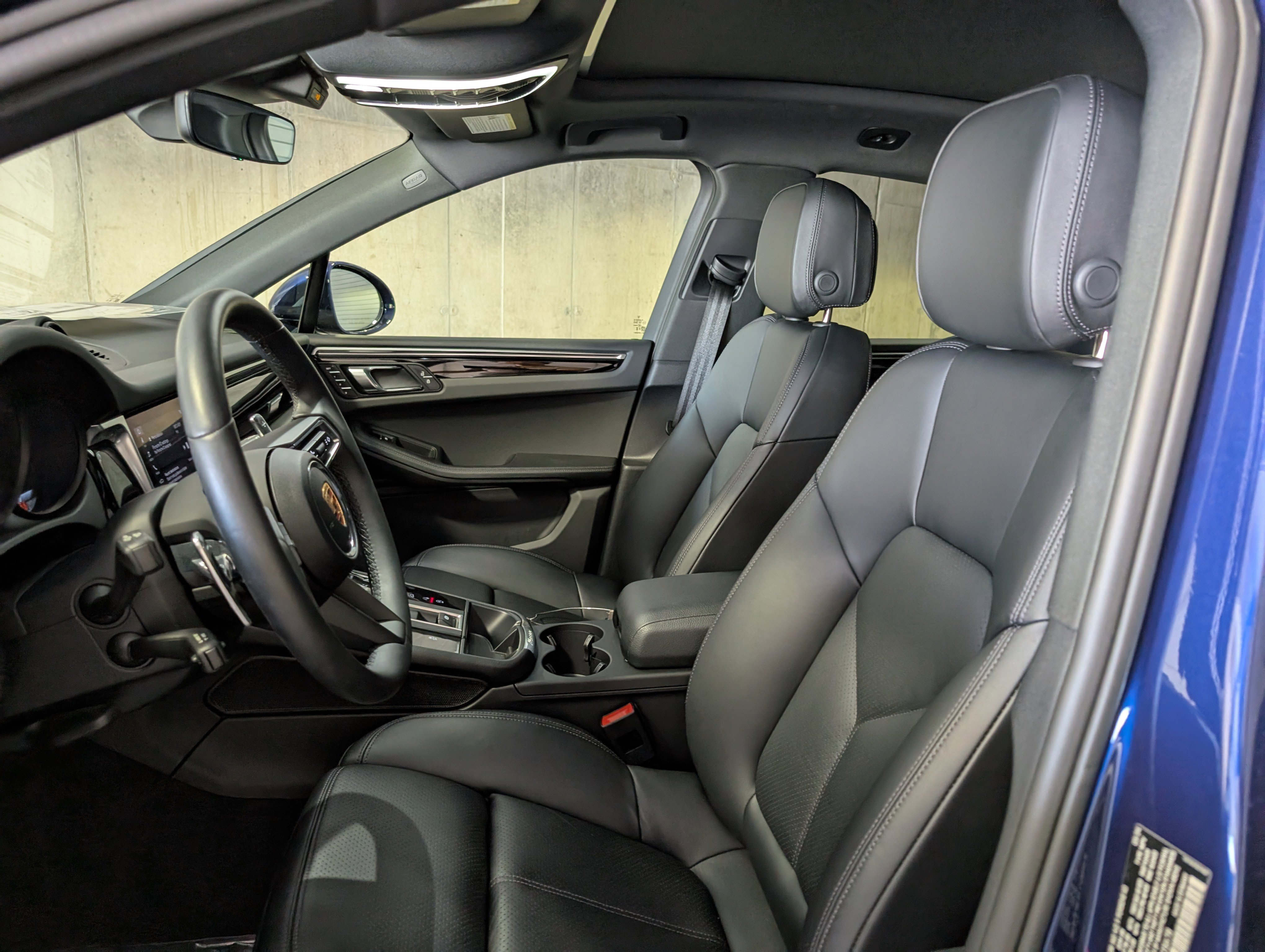 Certified 2024 Porsche Macan image 5