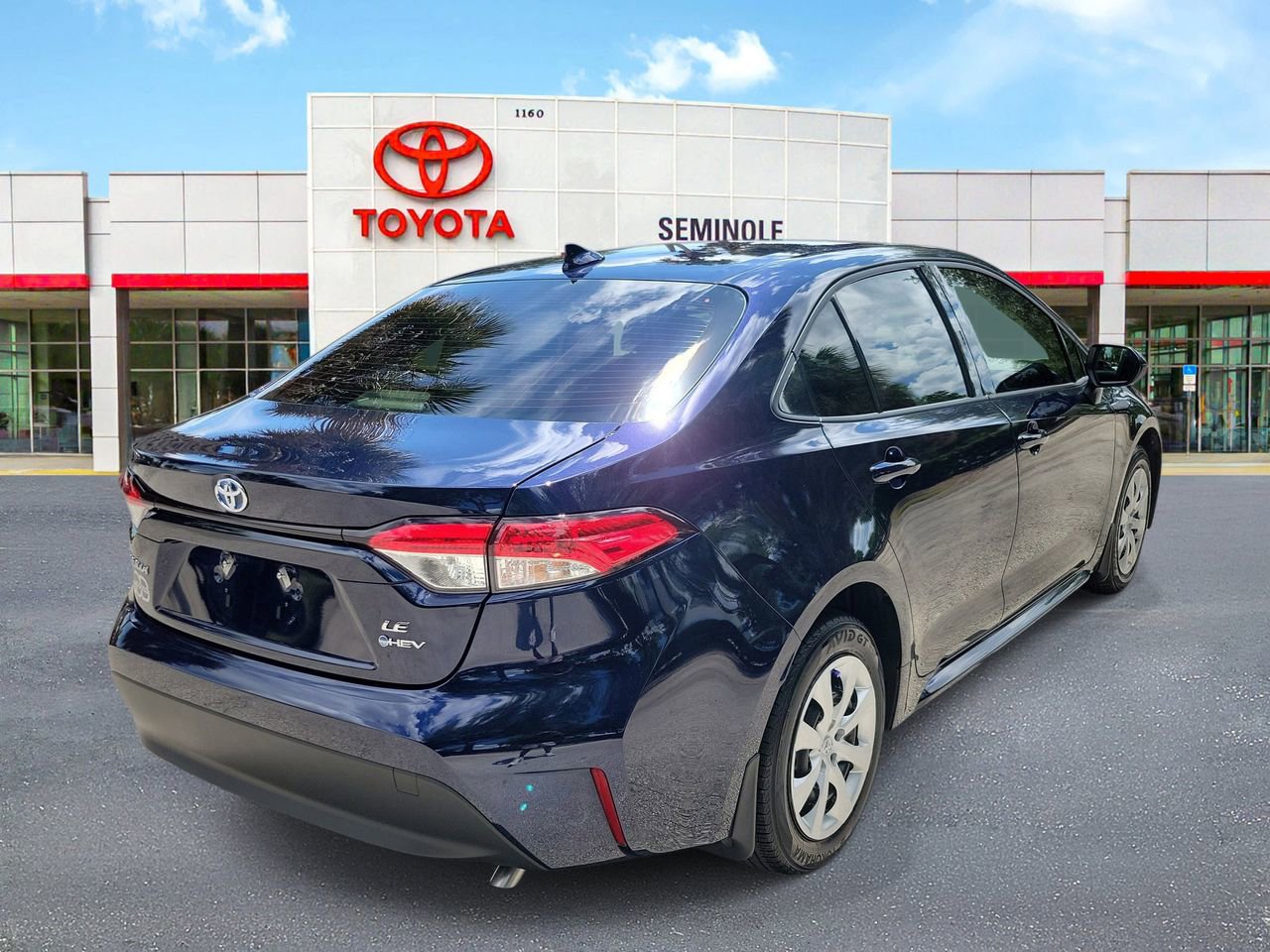 Used 2025 Toyota Corolla LE FWD image 3