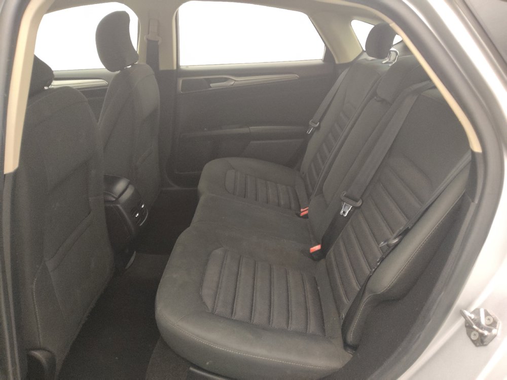 Used 2019 Ford Fusion SE FWD image 18