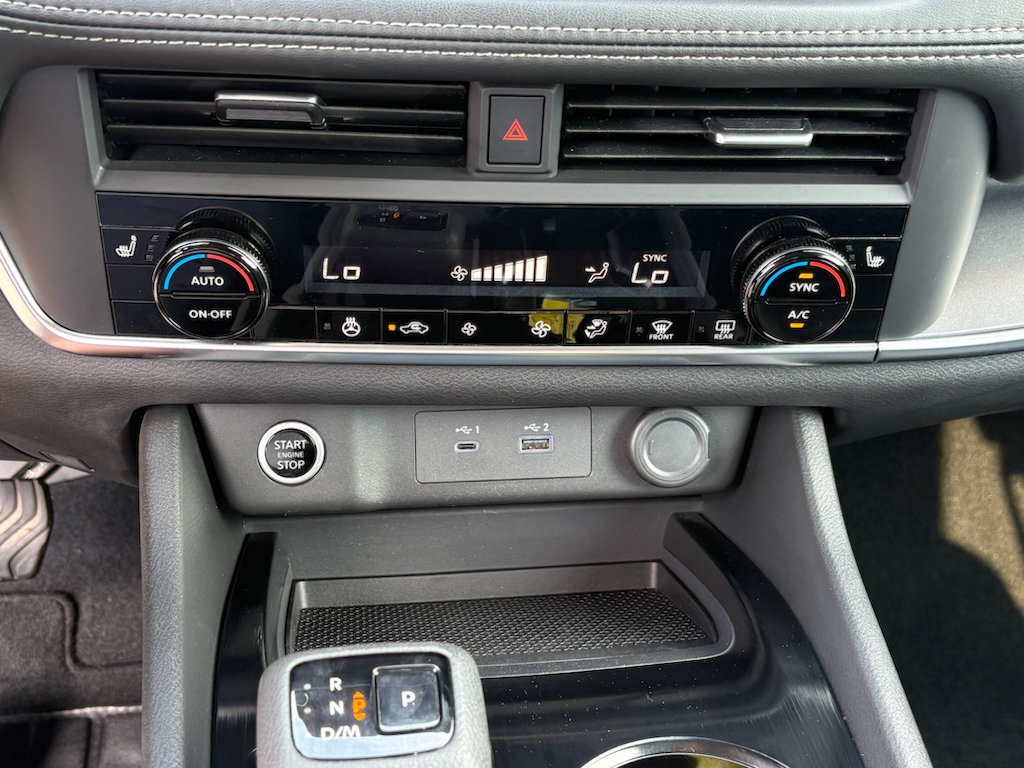 Used 2023 Nissan Rogue SV w/ SV Premium B Package FWD image 12