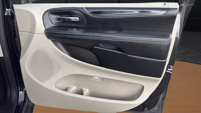 Used 2019 Dodge Grand Caravan SXT image 27