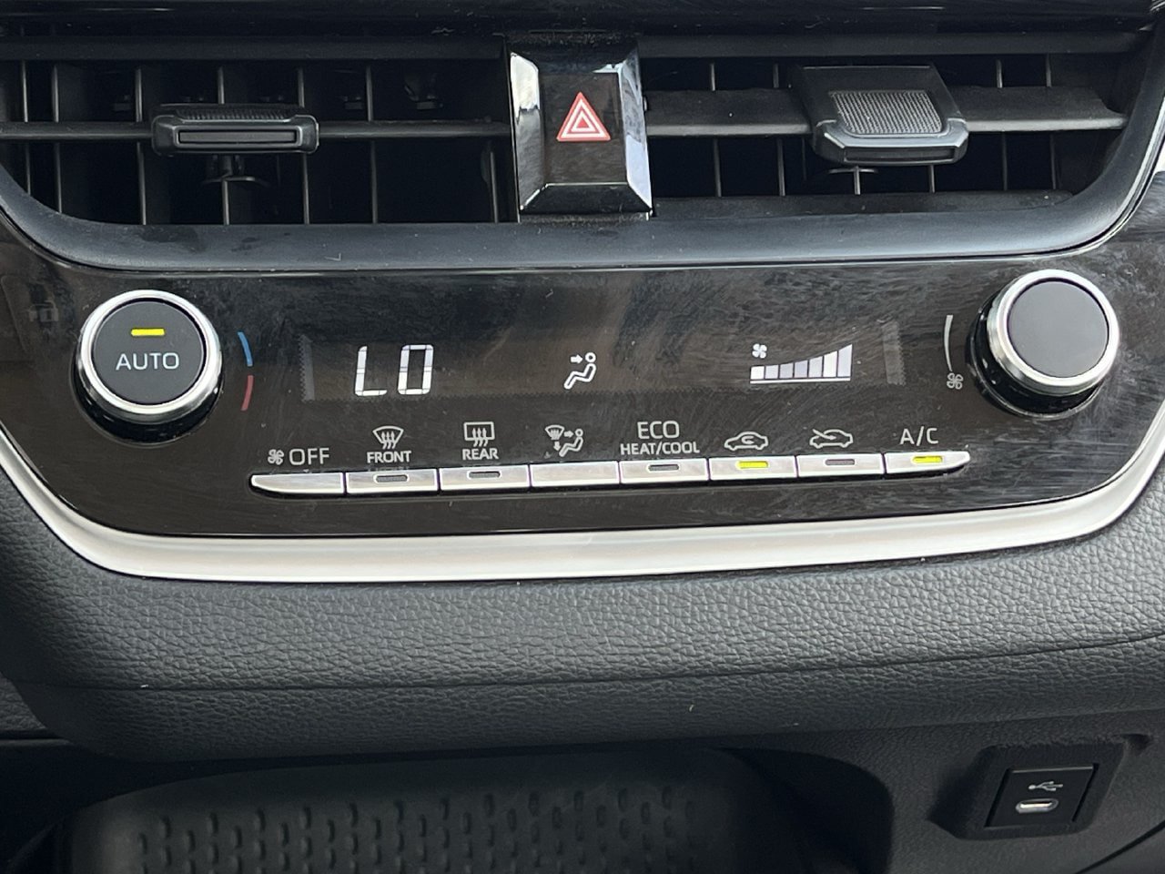 Used 2025 Toyota Corolla LE FWD image 18