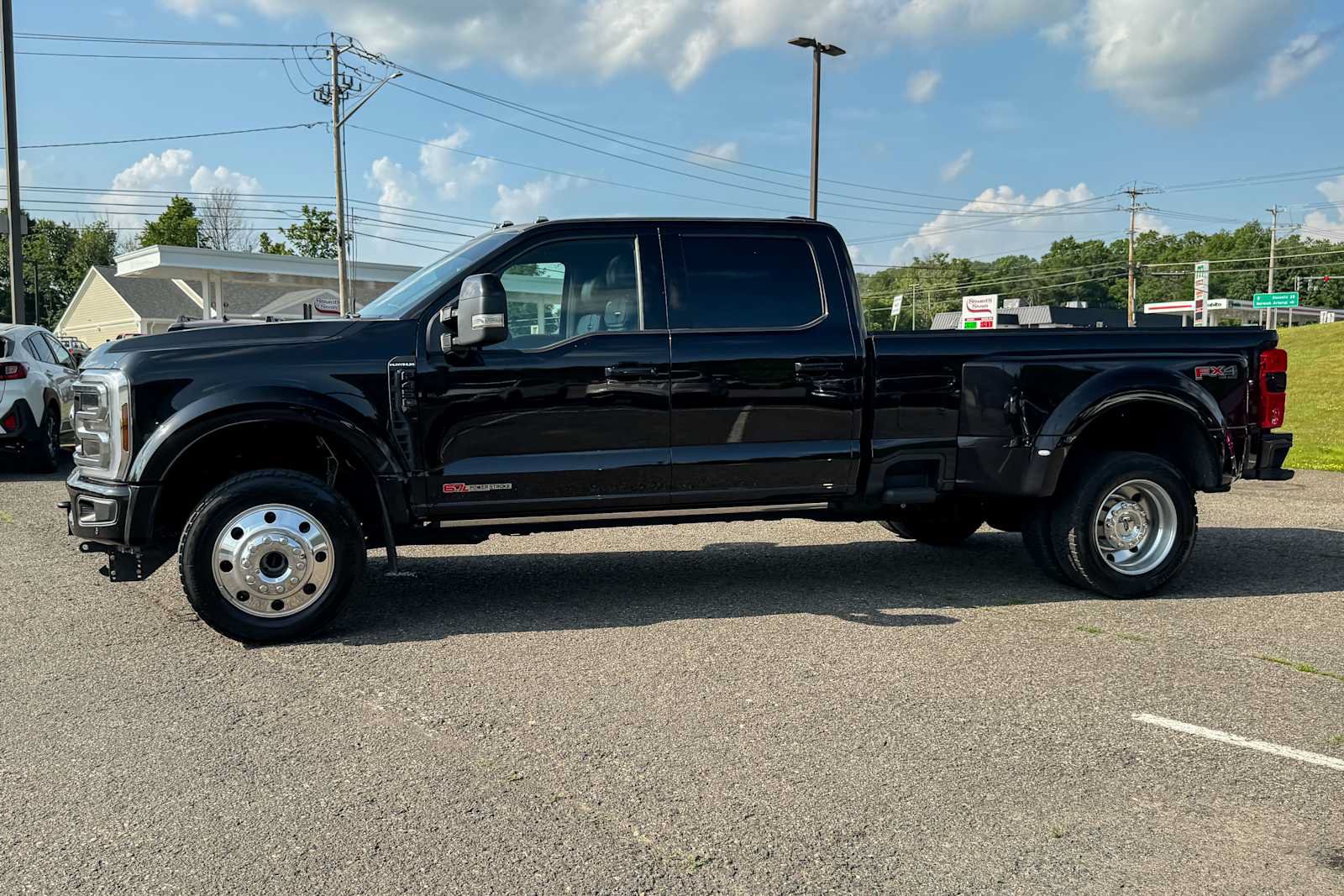 Used 2026 Ford F450 Platinum w/ FX4 Off-Road Package AWD/4WD image 5